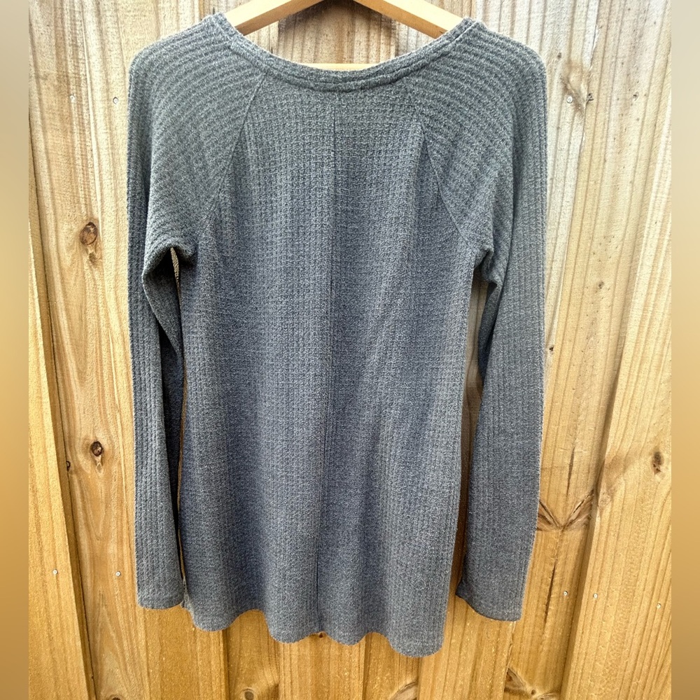 Sonoma Gray Waffle-Knit V-Neck Long Sleeve Tunic Top - Picture 2 of 4